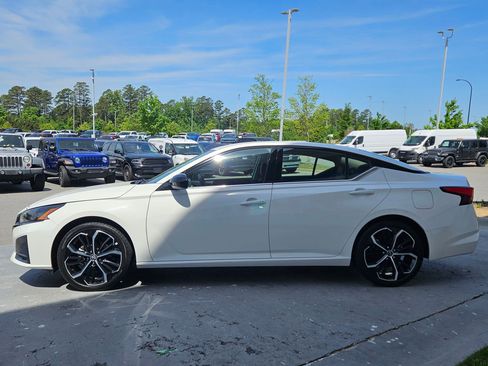 Used 2024 Nissan Altima 2.5 SR FWD image 4