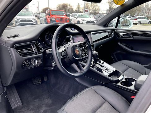Used 2023 Porsche Macan Turbo AWD/4WD image 8