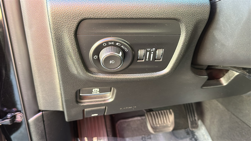 Used 2025 Jeep Grand Cherokee Limited AWD/4WD image 16