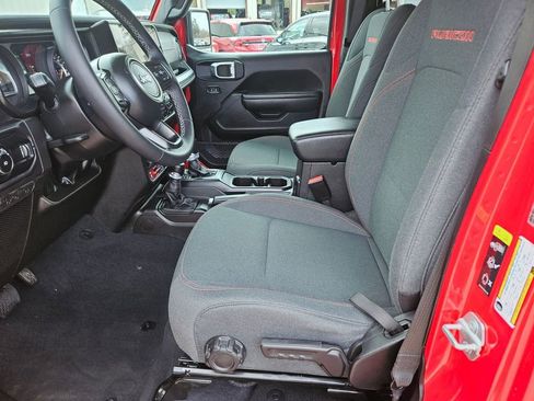 Used 2025 Jeep Wrangler Unlimited Rubicon image 11