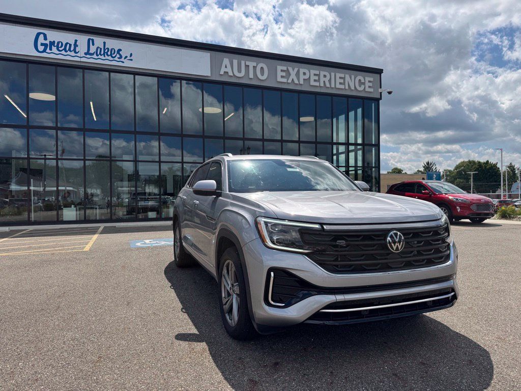 Certified 2024 Volkswagen Atlas Cross Sport SEL R-Line AWD/4WD image 6