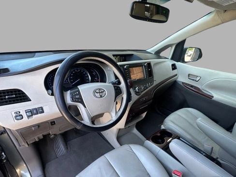 Used 2011 Toyota Sienna XLE w/ XLE Navigation Pkg FWD image 16