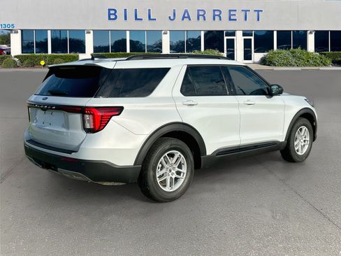 New 2026 Ford Explorer Active RWD image 4