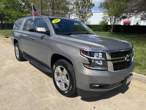 Used 2019 Chevrolet Suburban LT image 1