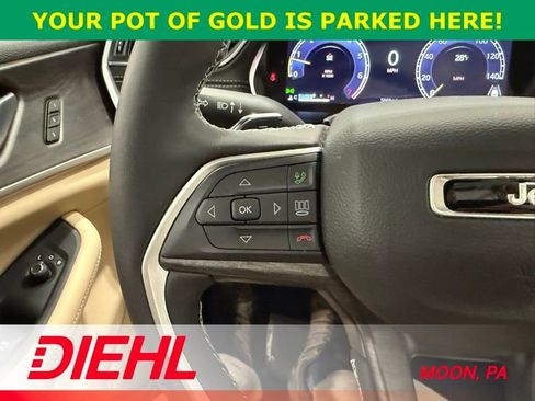 Used 2025 Jeep Grand Cherokee Limited w/ Black Appearance Package image 27