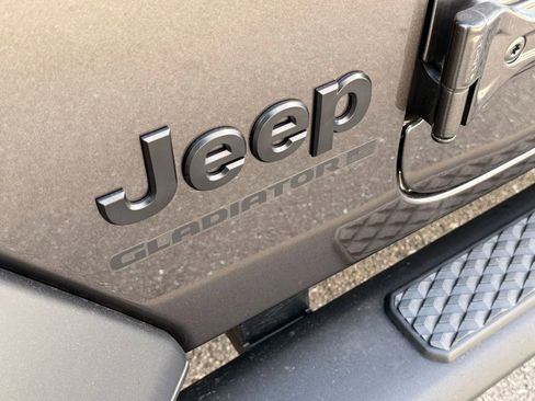 Certified 2025 Jeep Gladiator Sport image 32