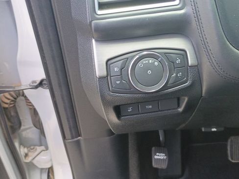 Used 2018 Ford Explorer Platinum AWD/4WD image 25