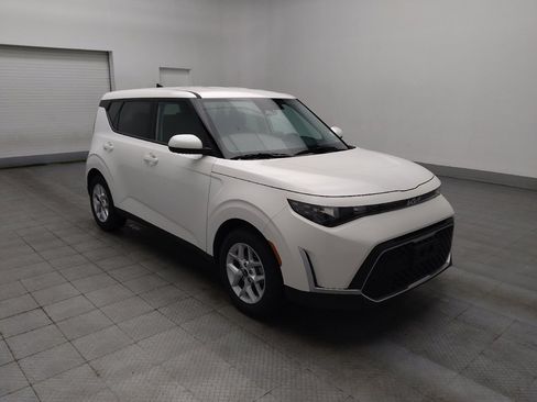 Used 2025 Kia Soul LX image 13