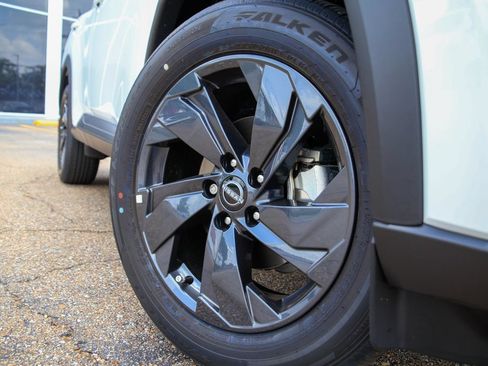 New 2026 Nissan Rogue SV FWD image 18