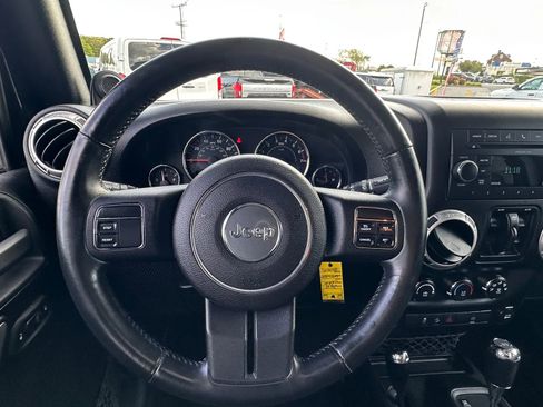 Used 2011 Jeep Wrangler Unlimited Sahara AWD/4WD image 15