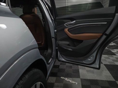 Used 2022 Audi e-tron Premium Plus image 38