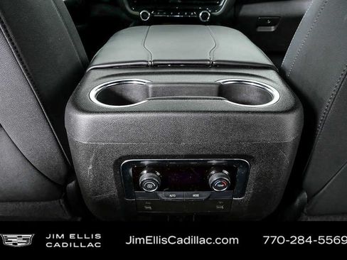 Used 2025 Chevrolet Suburban LT RWD image 19