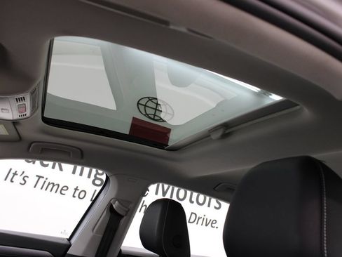 Used 2024 Volkswagen Jetta SE FWD image 13