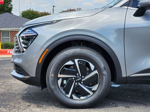 New 2025 Kia Sportage LX image 8