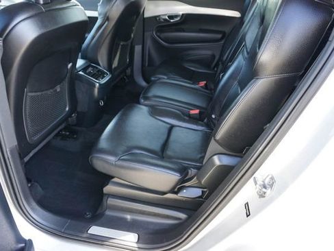 Used 2018 Volvo XC90 T5 Momentum w/ Convenience Package FWD image 17