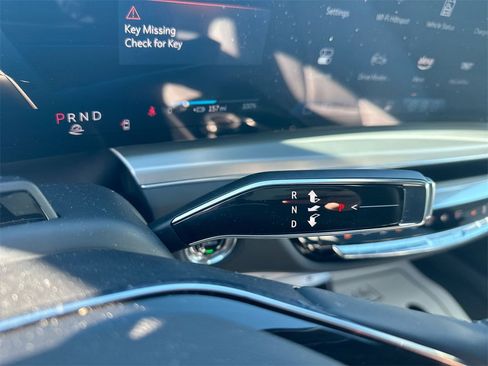 Used 2024 Cadillac Lyriq Luxury image 23