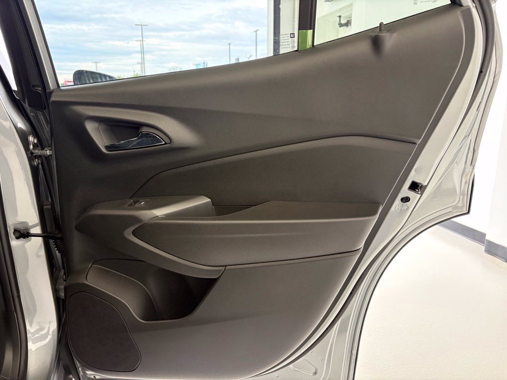 New 2026 Chevrolet Trax RS w/ Sunroof Package FWD image 37