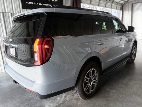 Used 2025 Ford Expedition Active RWD image 23