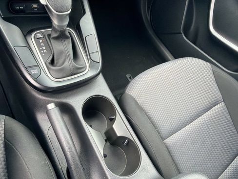 Used 2025 Kia Soul LX w/ LX Technology Package FWD image 30