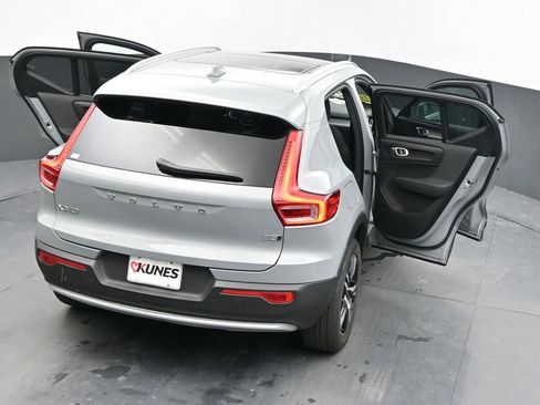Used 2025 Volvo XC40 B5 Core image 58
