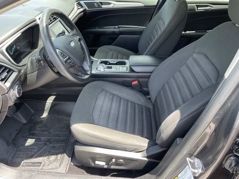 Used 2019 Ford Fusion SE FWD image 16