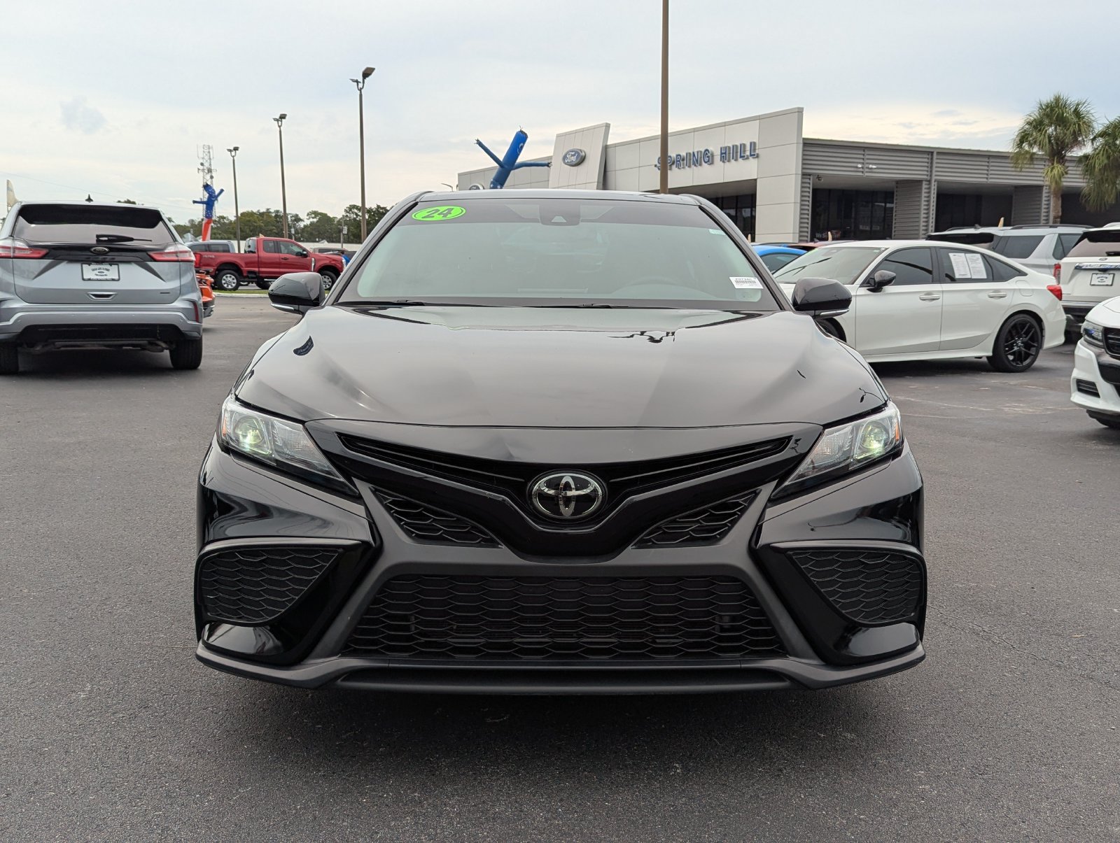 Used 2024 Toyota Camry SE w/ Convenience Package FWD image 10