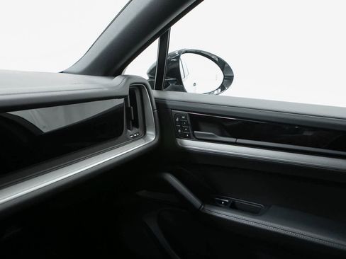 Used 2025 Porsche Cayenne S AWD/4WD image 25