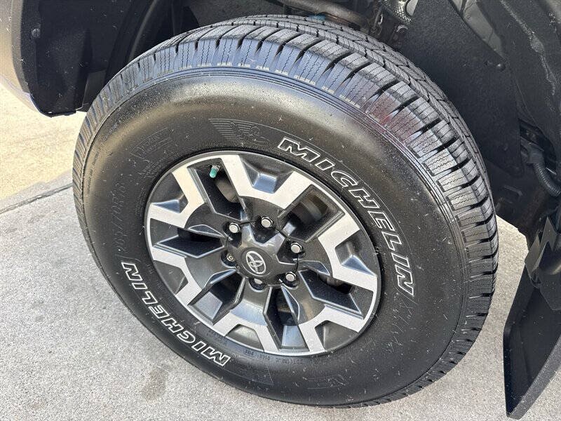 Used 2017 Toyota Tacoma TRD Off-Road w/ Tow Package AWD/4WD image 16
