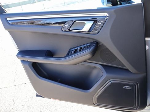 New 2026 Porsche Macan image 35