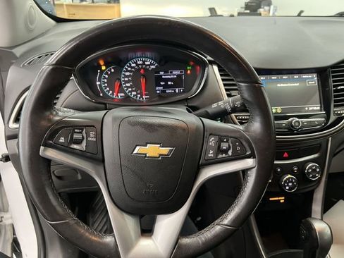 Used 2019 Chevrolet Trax LT w/ LT Convenience Package image 14