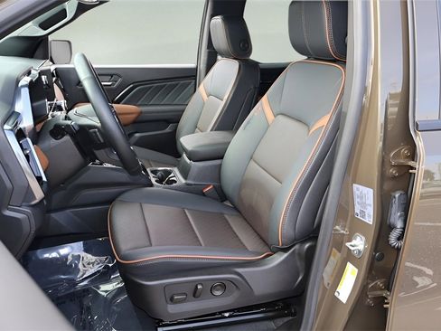 Used 2025 GMC Canyon AT4 w/ Nightfall Edition image 12