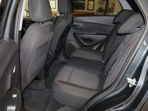 Used 2018 Chevrolet Trax LT AWD/4WD image 16