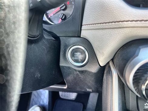 Used 2019 Toyota RAV4 XLE w/ Convenience Package image 16