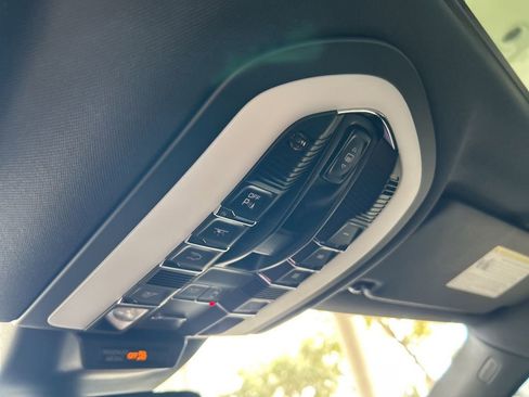 Used 2022 Porsche Macan image 42