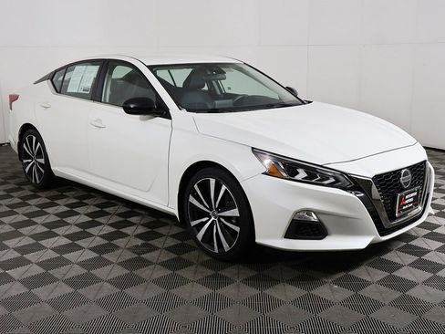Used 2022 Nissan Altima 2.5 SR image 2