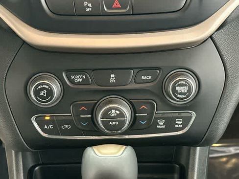 Used 2018 Jeep Cherokee Limited AWD/4WD image 15