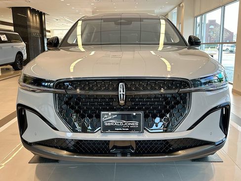 Used 2026 Lincoln Nautilus Premier w/ Equipment Group 102A image 5