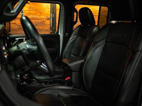 Used 2021 Jeep Wrangler Unlimited Sahara AWD/4WD image 9