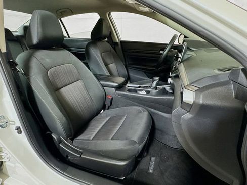 Used 2025 Nissan Altima 2.5 SV FWD image 24