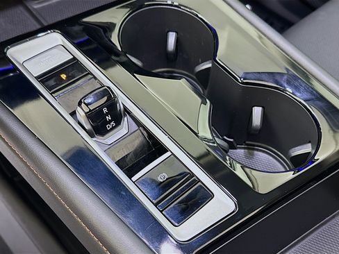 Used 2024 Volkswagen Atlas Peak Edition SEL image 17