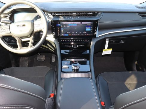 New 2026 Jeep Grand Cherokee Altitude AWD/4WD image 17