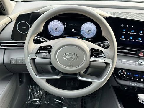 Used 2024 Hyundai Elantra SEL image 13