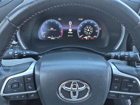 Used 2023 Toyota Highlander L image 27