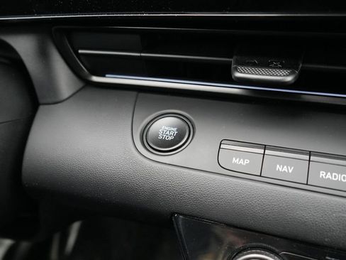 Certified 2025 Hyundai Elantra SEL FWD image 28