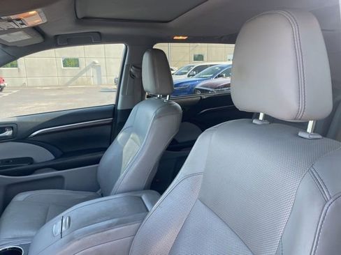 Used 2016 Toyota Highlander Limited AWD/4WD image 5