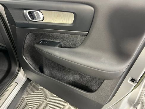 Used 2023 Volvo XC40 B5 Plus w/ Protection Package Premier image 34
