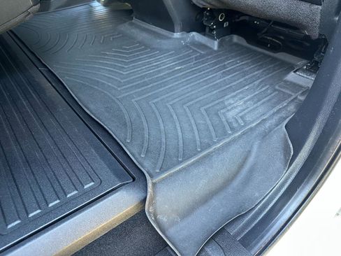 Used 2017 Ford F250 Lariat w/ Chrome Package image 24