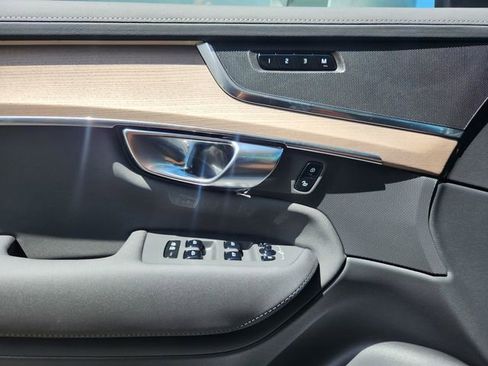 New 2025 Volvo XC90 B5 Core w/ Climate Package image 6