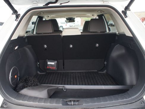 Used 2023 Toyota Corolla Cross XLE w/ Convenience Package FWD image 17