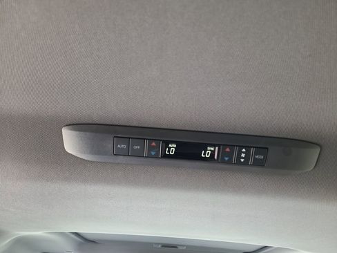 Used 2023 Toyota Sienna XLE AWD/4WD image 28